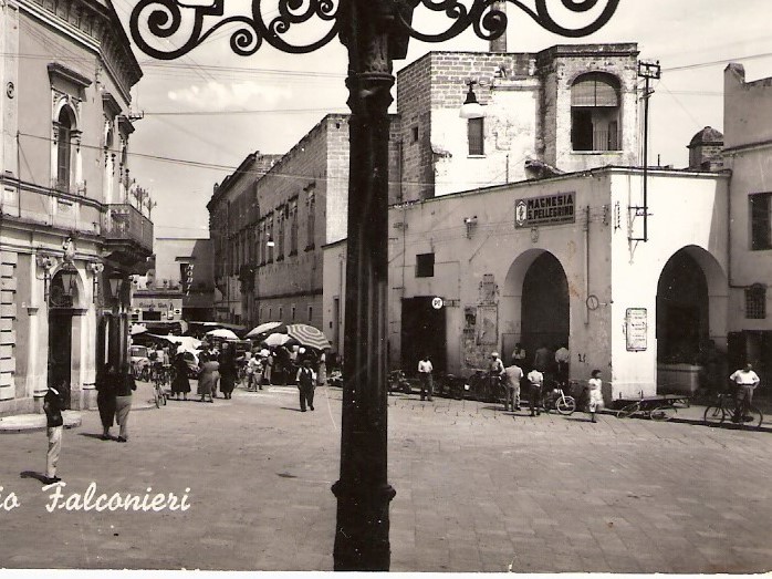 Foto storica di Piazza Falconieri