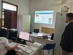 Foto della sala controllo della Polizia Locale